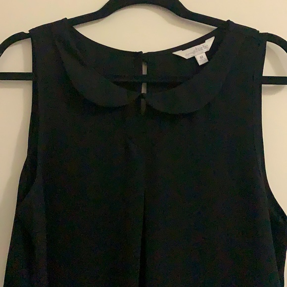 Black Sleeveless Blouse - Picture 2 of 3